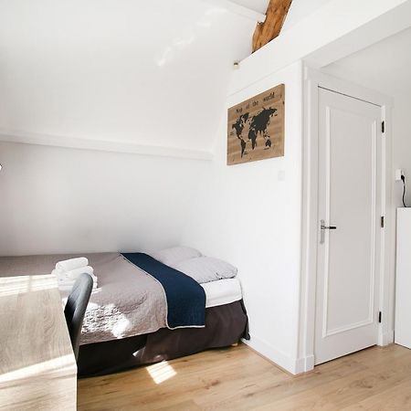 Four Star Apartments - Berkenbosch Blokstraat Den Haag Kamer foto