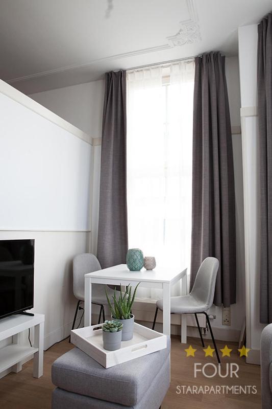 Four Star Apartments - Berkenbosch Blokstraat Den Haag Kamer foto