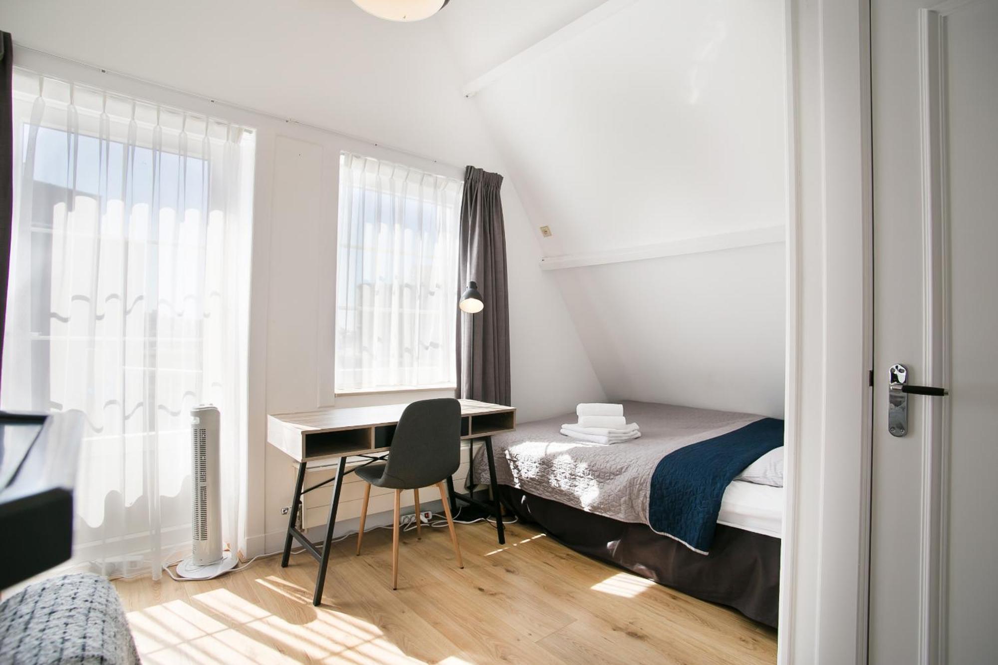 Four Star Apartments - Berkenbosch Blokstraat Den Haag Kamer foto